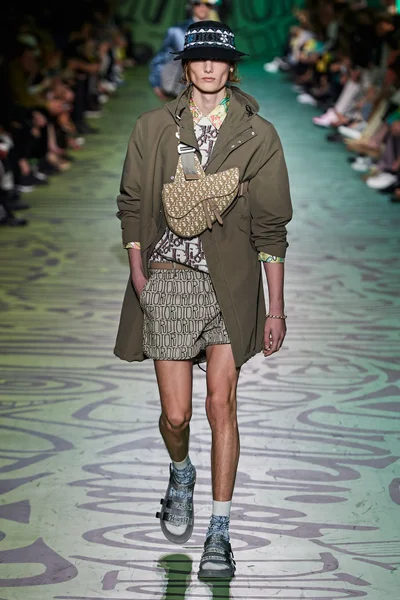 Look 13
